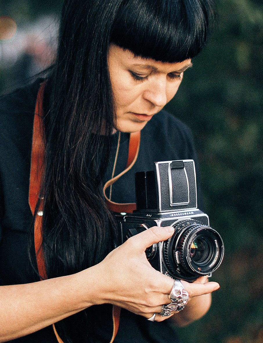 Η φωτογράφος και ο κροίσος που θα βρεθούν μαζί στη Σελήνη -2