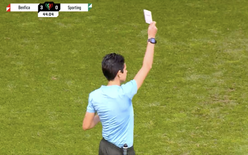 βγήκε-η-πρώτη-λευκή-κάρτα-σε-αγώνα-ποδο-562242688