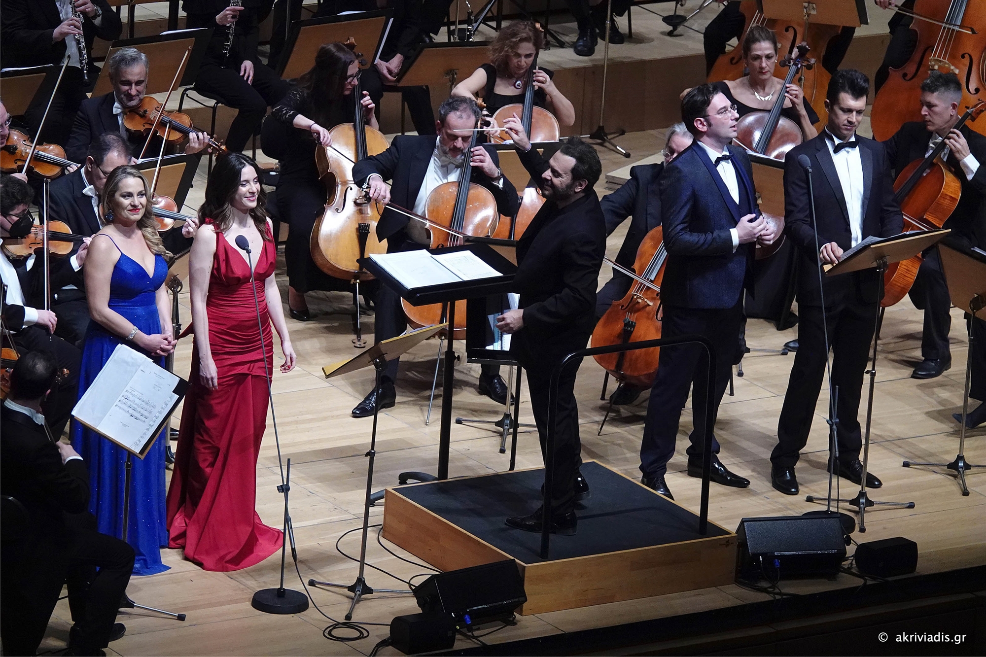 πρωτοχρονιάτικο-γκαλά-με-πρωταγωνισ-562240651