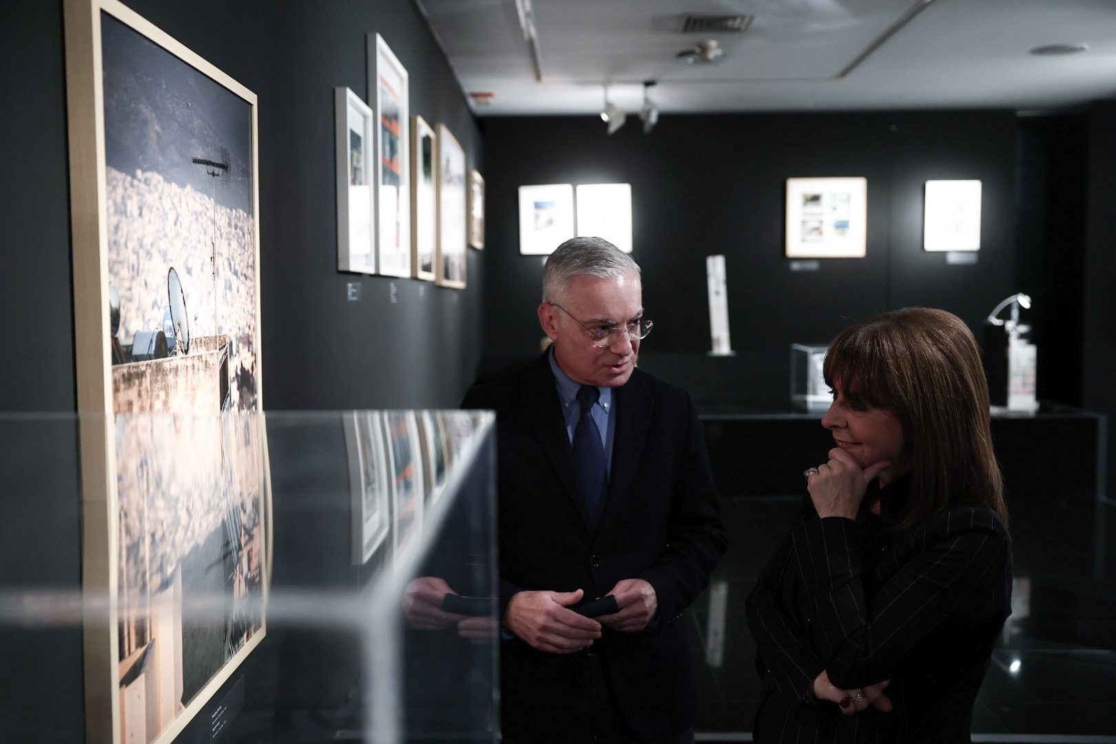 h-πτδ-ξεναγήθηκε-στην-έκθεση-για-την-ελλ-562244716