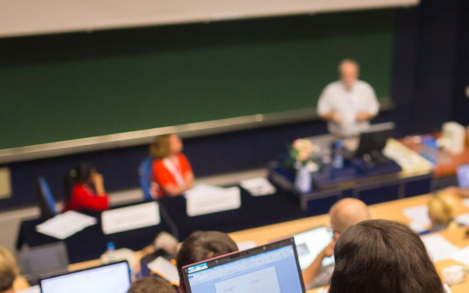 αει-χωρίς-νέους-καθηγητές-562225018