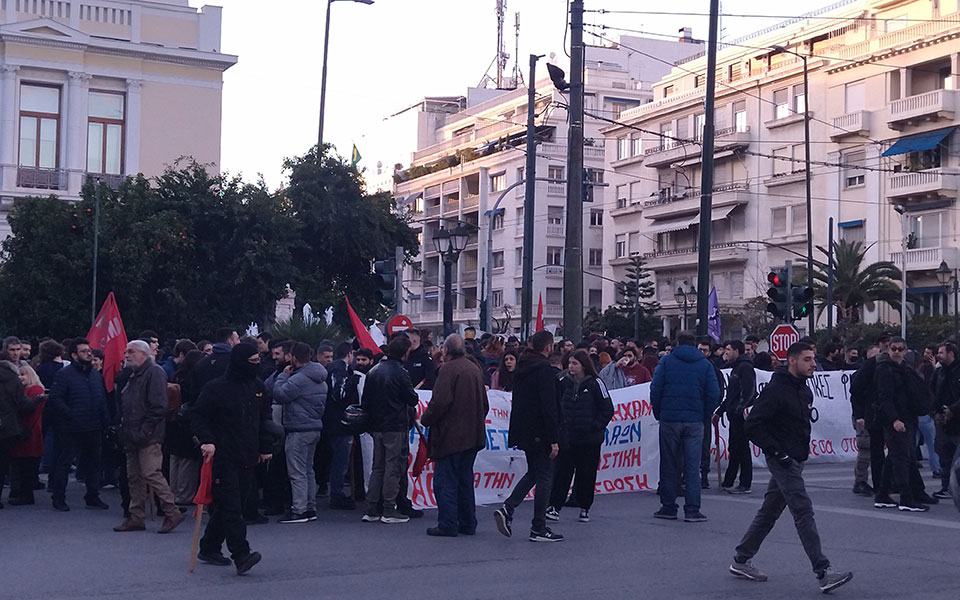 χρυσή-αυγή-στην-πλατεία-ρηγίλλης-συγκ-562252438