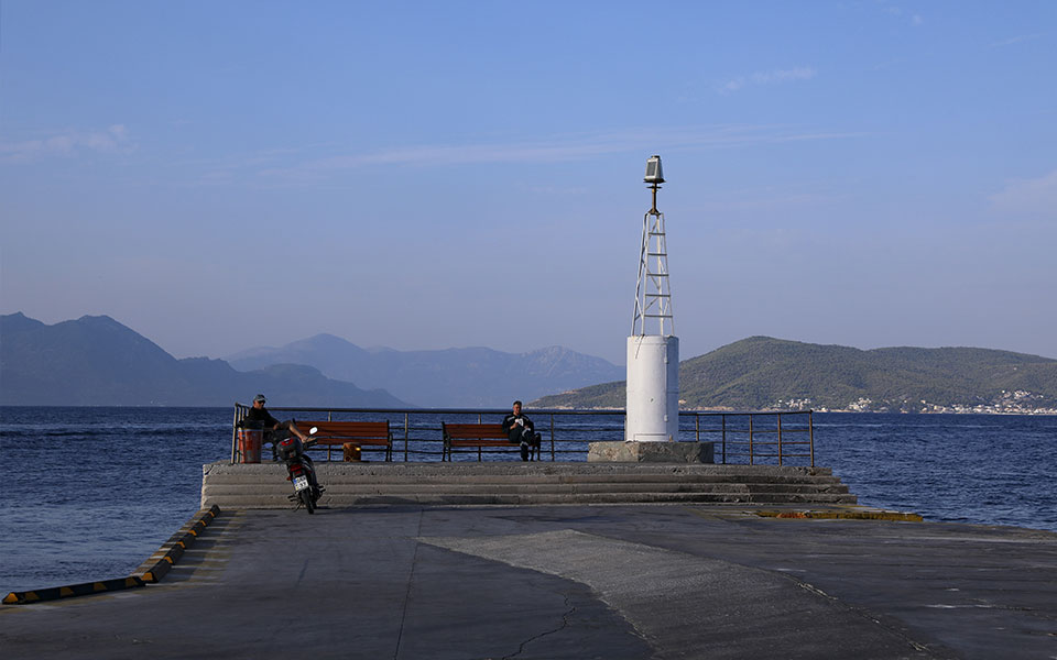 γυναίκα-έπεσε-με-το-αυτοκίνητο-που-οδη-562218658