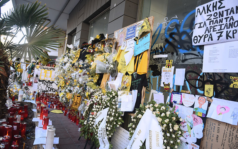 ο-άλκης-καμπανός-και-το-περιστέρι-562251838