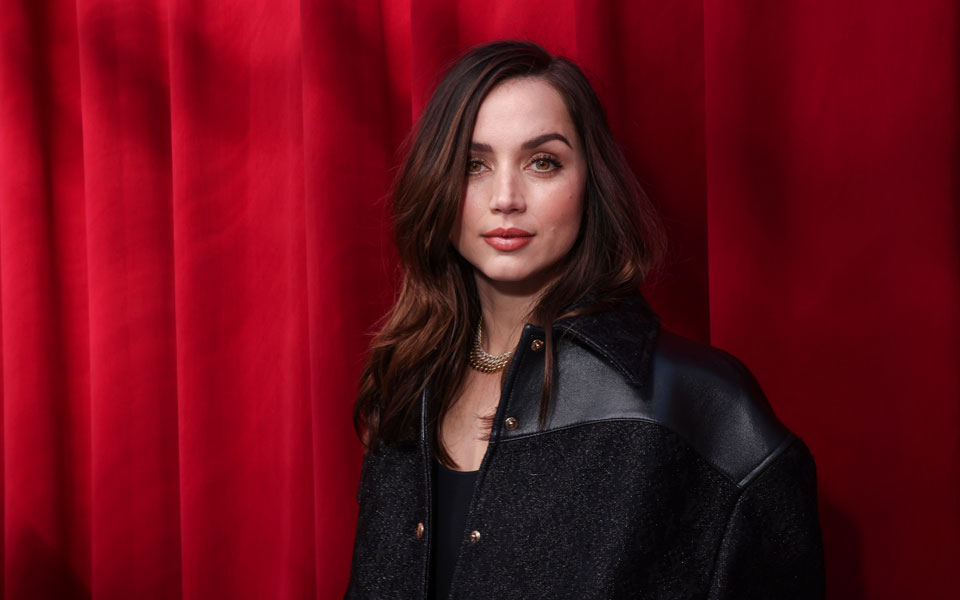 για-οσκαρ-η-ανα-ντε-αρμας-για-χρυσά-βατ-562244410