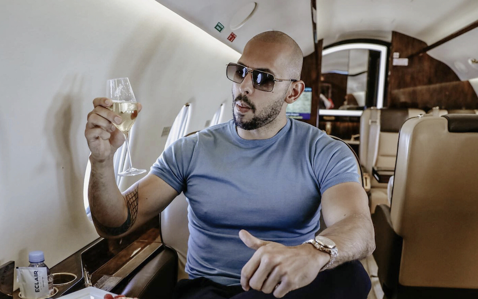 άντριου-τέιτ-ερευνες-σε-ακίνητα-κατάσ-562231339