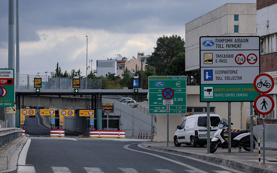 αττική-οδός-σύγκρουση-δικύκλου-με-φορ-562219255