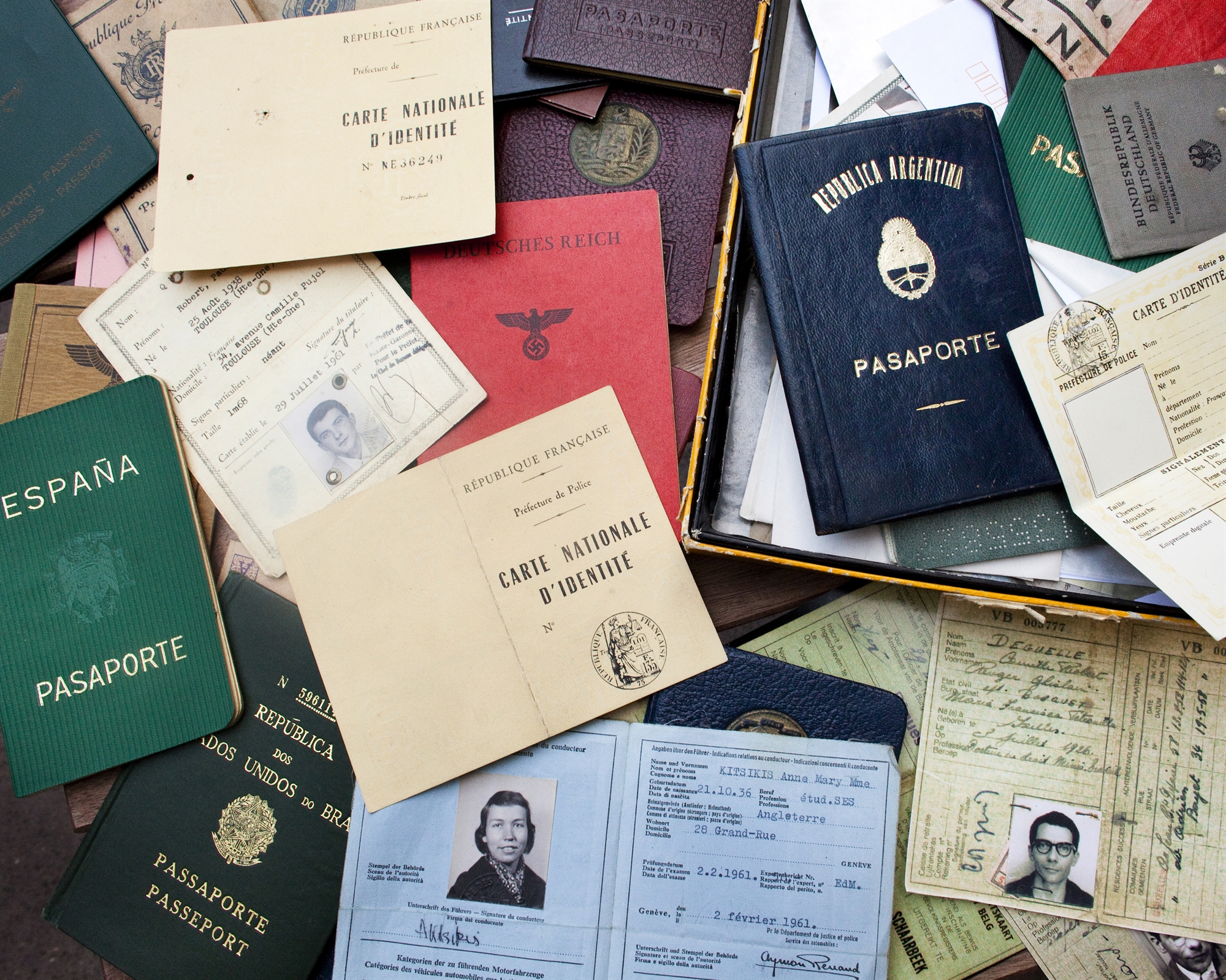 Ελεύθεροι πλαστογραφημένοι-1