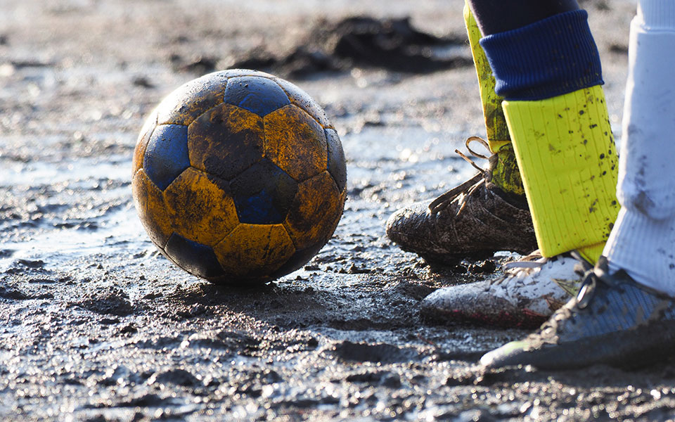 Ποδόσφαιρο: Γιατί χάνονται ζωές στα γήπεδα των τοπικών-1