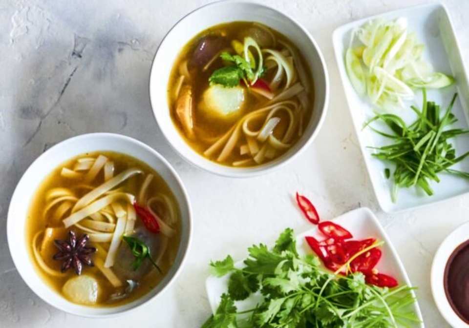 bιετναμέζικο-κοτόπουλο-με-νουντλς-562253134