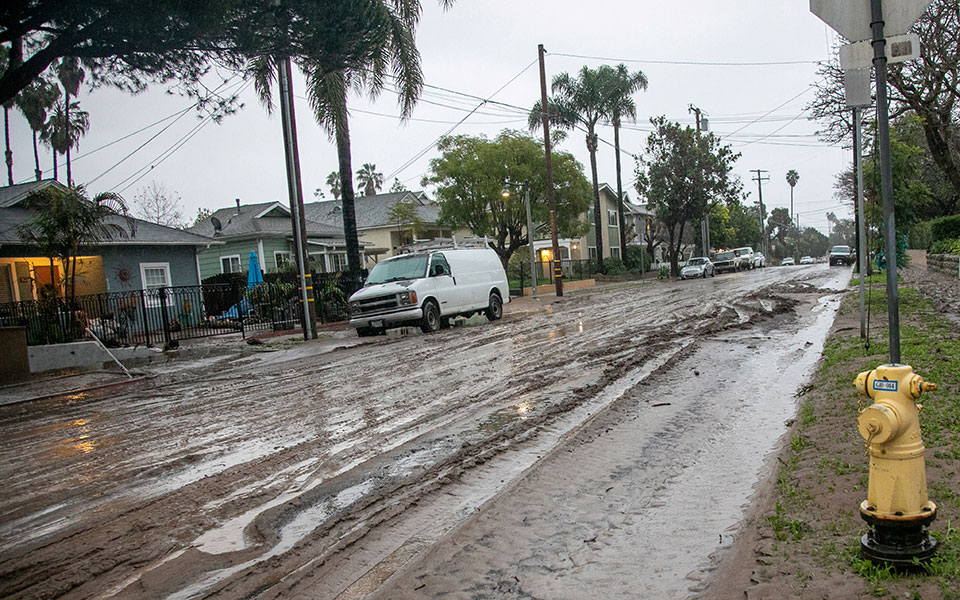 Καλιφόρνια: Τουλάχιστον 14 νεκροί από τη σφοδρή κακοκαιρία – Χωρίς ρεύμα 220.000 σπίτια-1