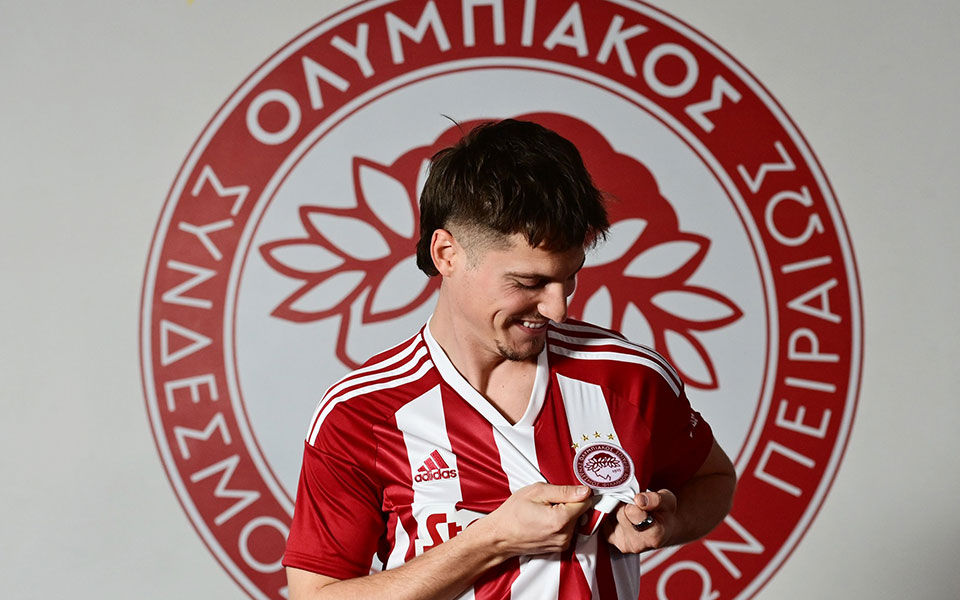 ολυμπιακός-ανακοίνωσε-τον-δανεισμό-τ-562255885
