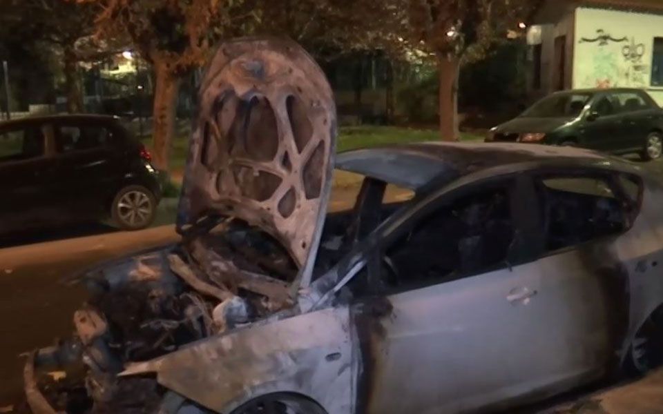 νέος-κόσμος-εμπρησμός-σε-σταθμευμένο-562220848