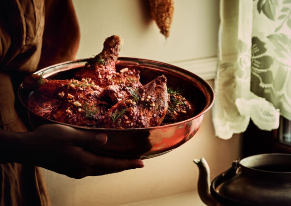 κοτόπουλο-στην-κατσαρόλα-με-σάλτσα-κα-562241806