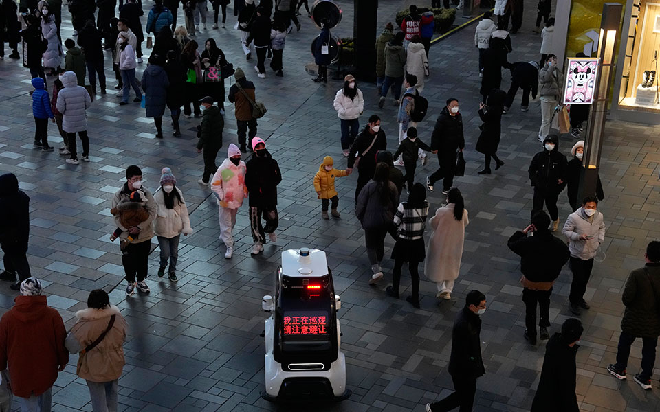 κορωνοϊός-η-κίνα-άνοιξε-τα-σύνορά-της-562218313