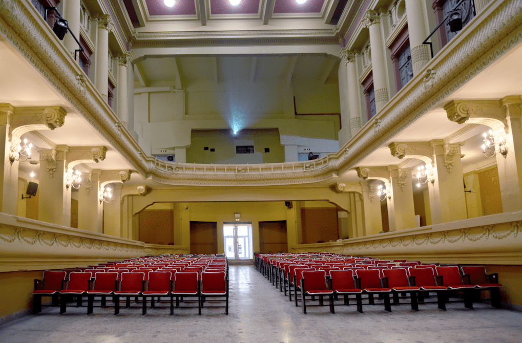 Η αίθουσα «Ιρις» αποκτά νέα πνοή χάρη στις προσπάθειες του ΕΚΠΑ-2