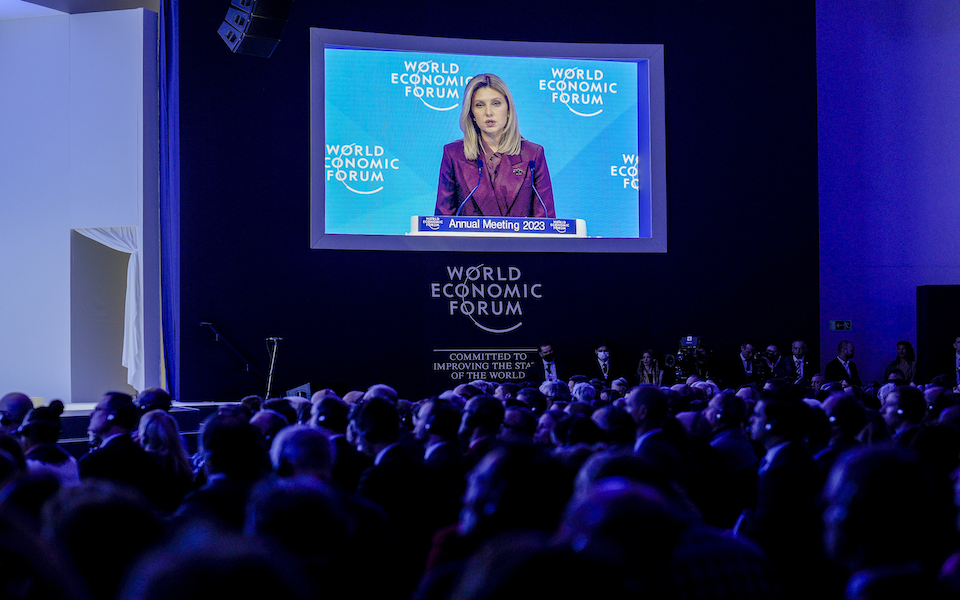 νταβός-η-δύση-μαθαίνει-να-ζει-χωρίς-τη-562234723