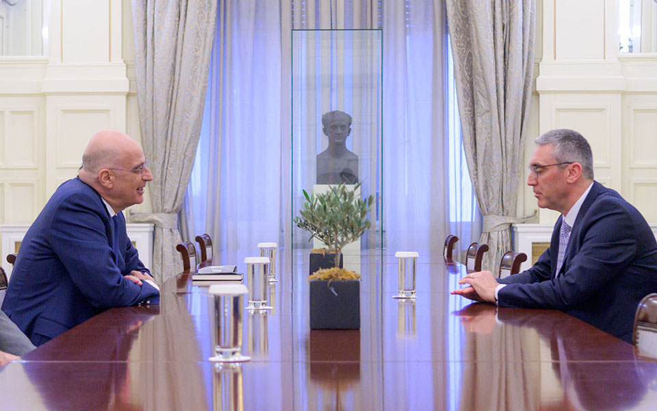 δένδιας-συνάντηση-με-τον-απερχόμενο-π-562221640