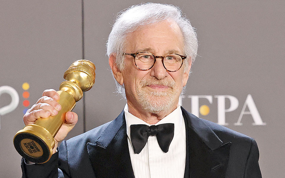 χρυσές-σφαίρες-με-σπίλμπεργκ-μακ-ντ-562224967