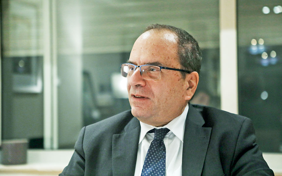 Στη Βουλή η σύγκρουση για τις παρακολουθήσεις-1