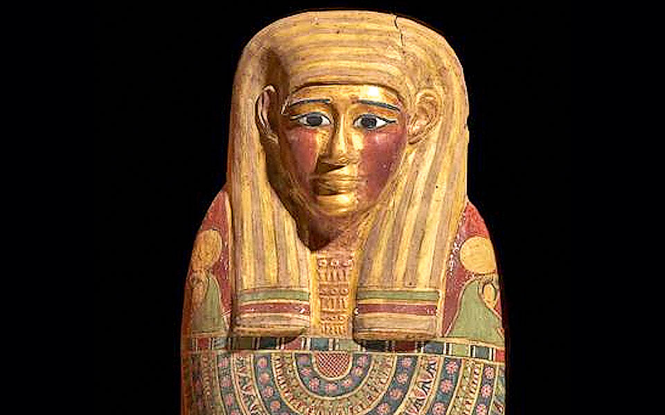 αίγυπτος-μούμια-αγοριού-με-49-φυλακτά-562245319