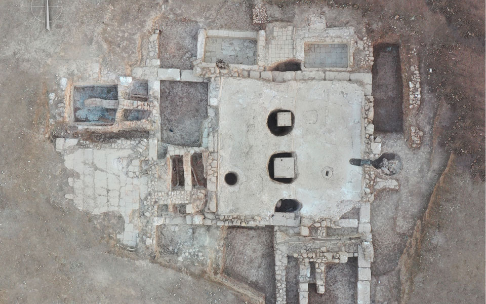 κορινθία-μνημειώδες-ταφικό-κτίσμα-αν-562238341