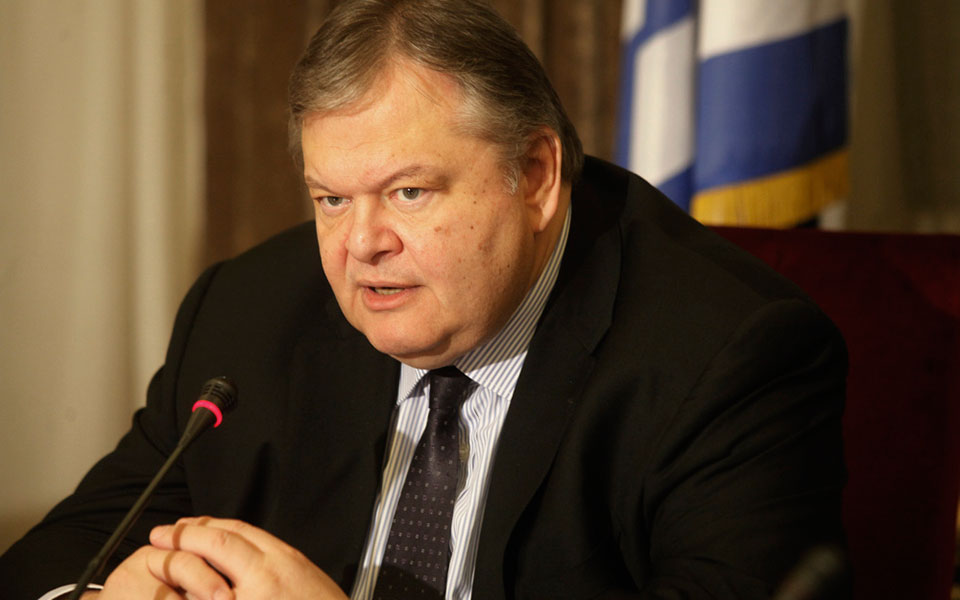θεωρείο-διπλή-επίθεση-στον-βενιζέλο-562251982