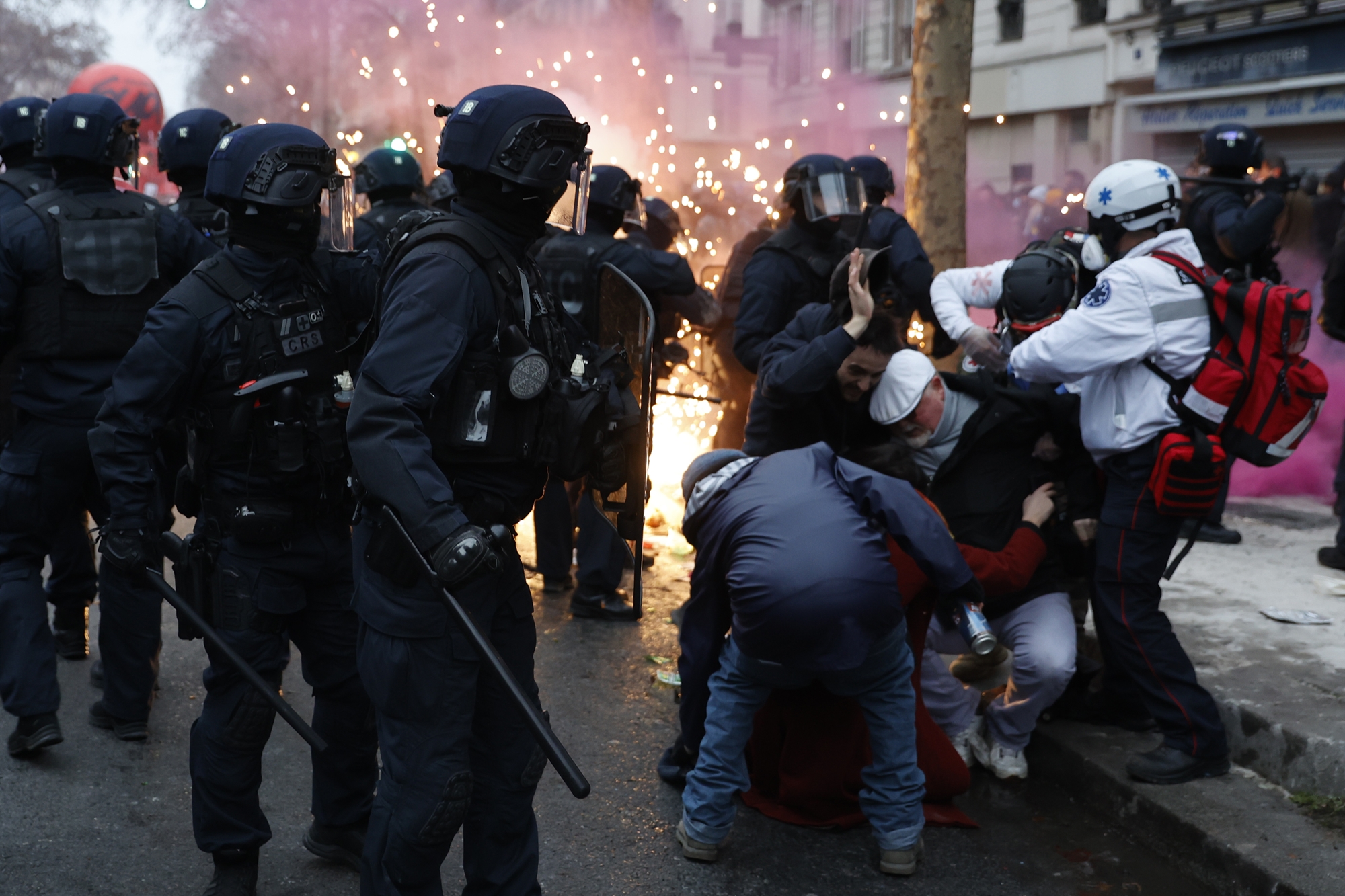 γαλλία-φωτιές-ανάβει-η-μεταρρύθμιση-μ-562237252