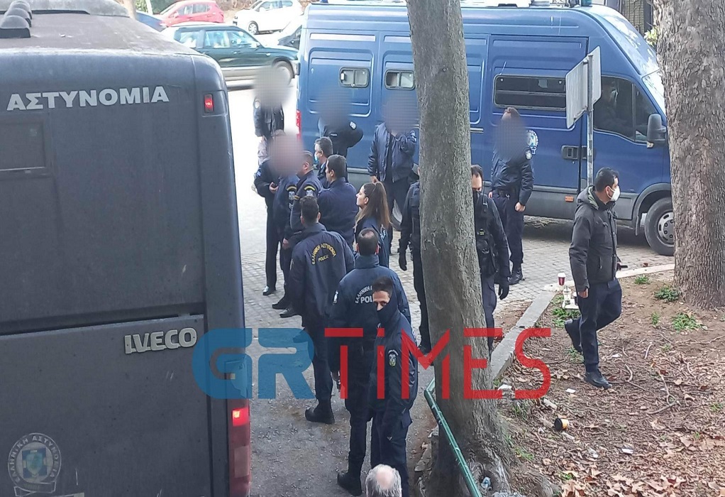 Στα δικαστήρια οι 12 κατηγορούμενοι για τη δολοφονία του Άλκη Καμπανού (εικόνες)-1