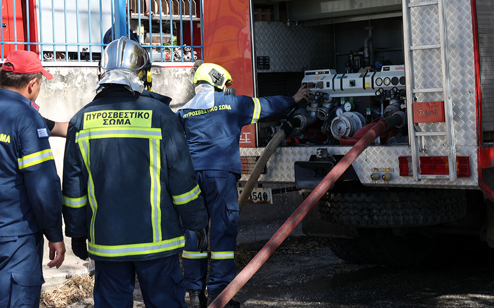 φωτιά-σε-φορτηγό-κοντά-στη-μαλακάσα-562253146
