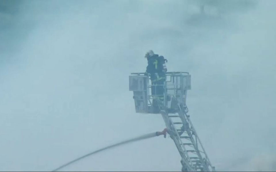 ασπρόπυργος-δύο-φωτιές-ταυτόχρονα-σε-562245385