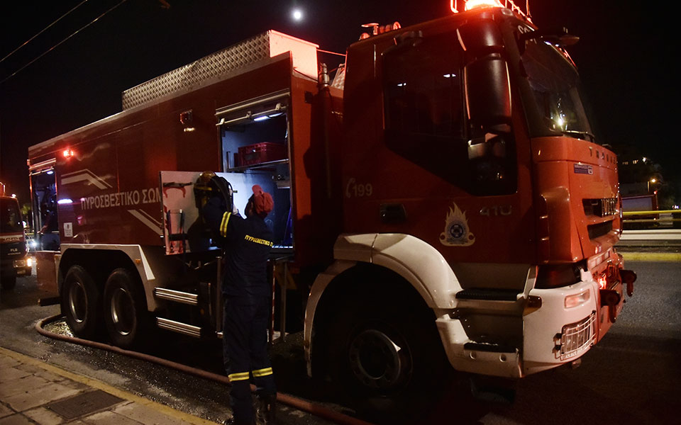 υπό-έλεγχο-πυρκαγιά-σε-διαμέρισμα-στο-562232350