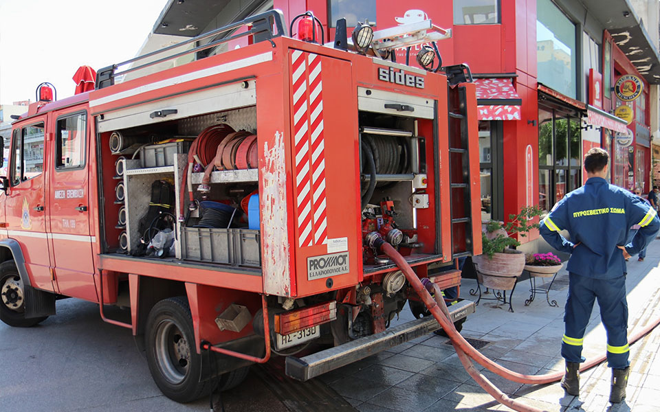 φωτιά-τώρα-σε-εγκαταλελειμμένο-κτίρι-562217944