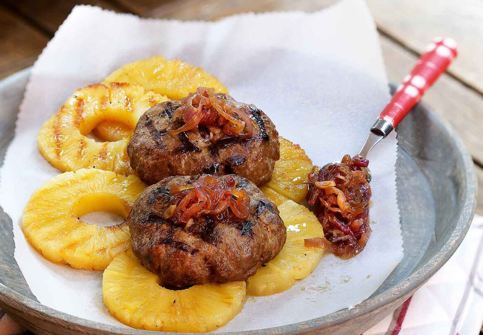 μπιφτέκια-εξωτικά-με-καραμελωμένα-κρ-562246195