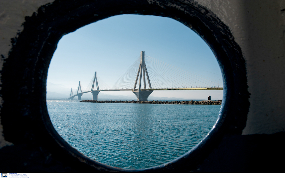 γέφυρα-ρίου-αντιρρίου-μειώνεται-το-562242793