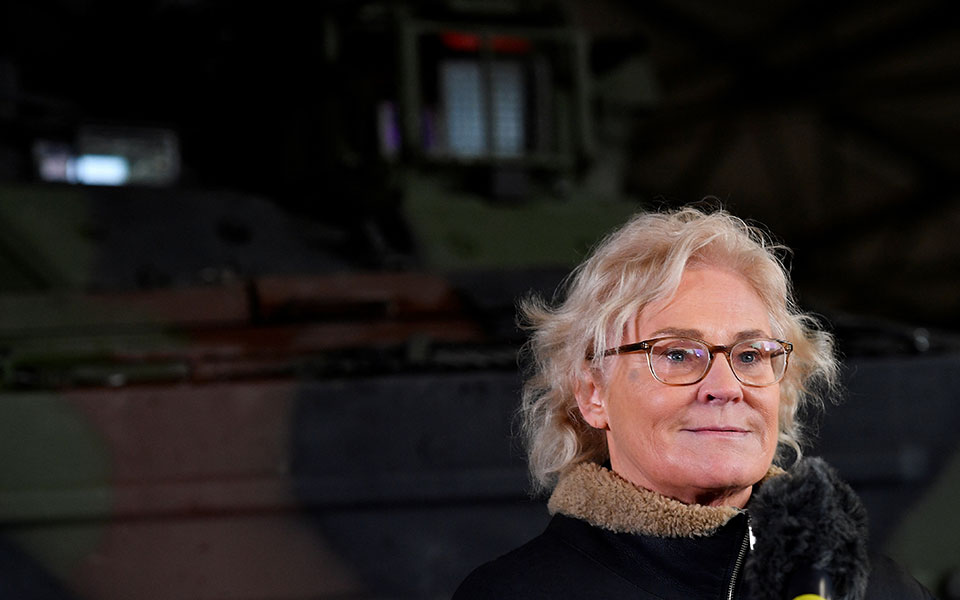 γερμανία-παραίτηση-υπ-άμυνας-η-γκάφ-562230808