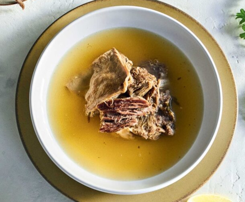 γίδα-βραστή-με-δάφνη-και-αρμπαρόριζα-562224928