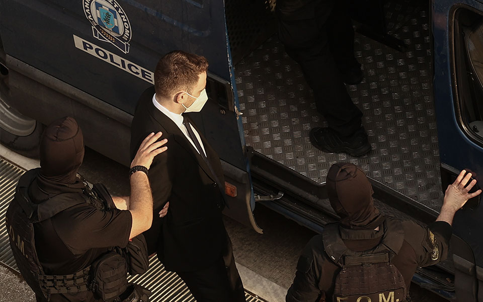 γλυκά-νερά-η-οικογένεια-του-αναγνωστό-562232632