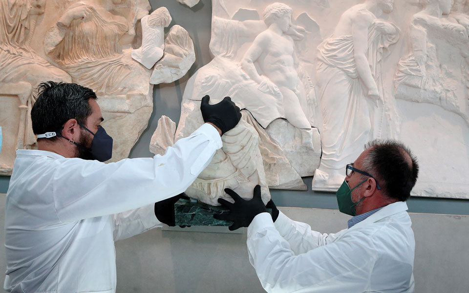 οι-σύμμαχοι-πίσω-από-τα-ντιλ-για-τα-γλυπ-562240960