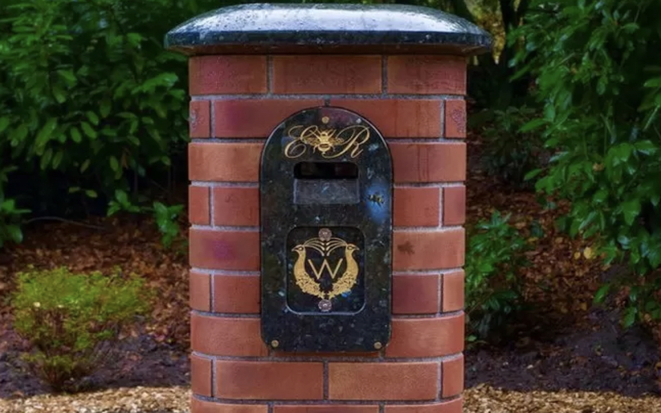 βρετανία-ενα-γραμματοκιβώτιο-για-του-562242649