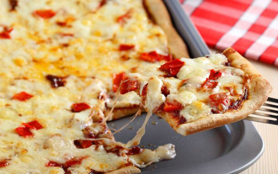 γρήγορη-πίτσα-με-πάστα-ελιάς-και-3-είδη-562221670