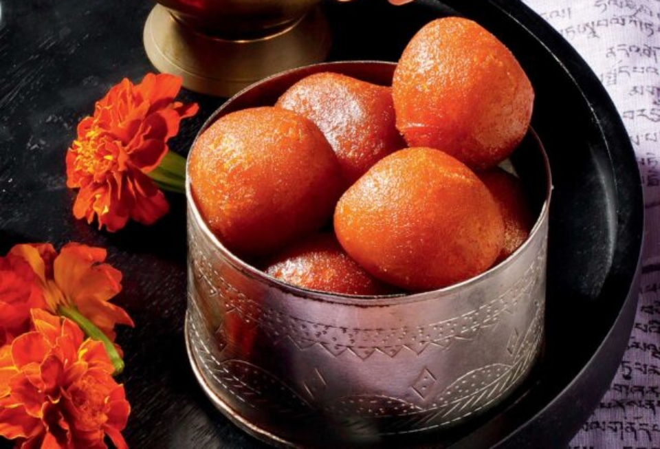 λουκουμάδες-με-ροδόνερο-από-την-ινδία-562253122