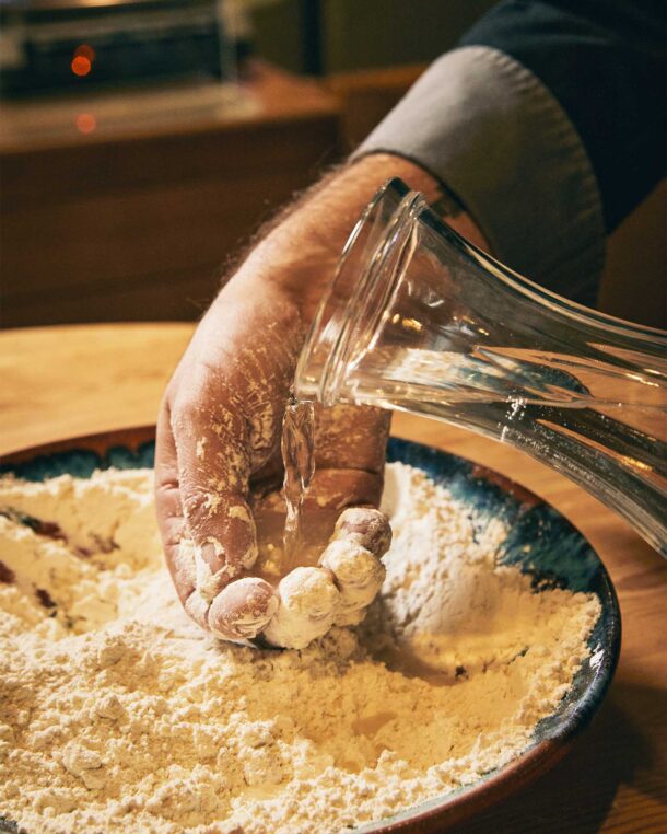 Πώς το φτιάχνουν το μπουρέκι; Με μεγάλο και στριφτό χειροποίητο φύλλο-1