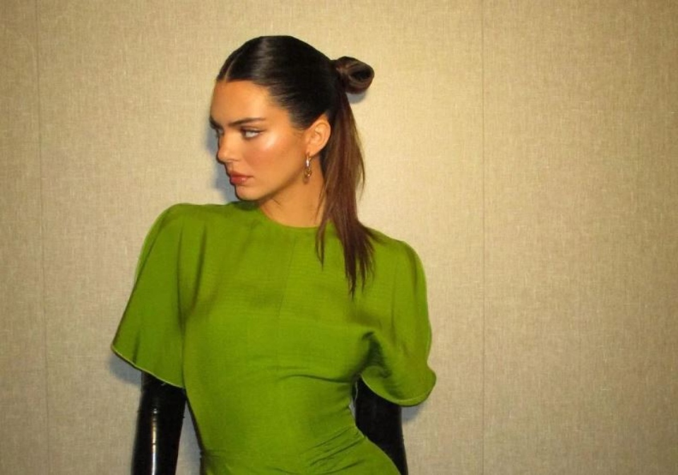 το-φόρεμα-για-επίπεδη-κοιλιά-είναι-η-με-562245757