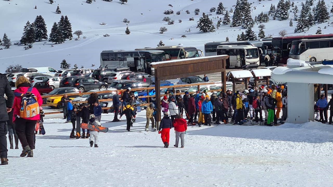 «Άσπρη μέρα» είδαν τα χιονοδρομικά στη βόρεια Ελλάδα (βίντεο)-1