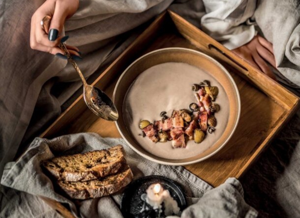 καστανόσουπα-με-κρασί-μαδέρα-και-άγρι-562247245