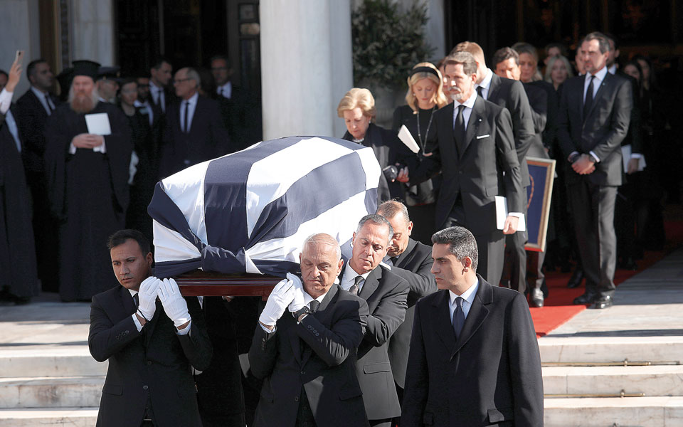 Κηδεύουν βασιλείς και ποιητές πάνω από 100 χρόνια-1