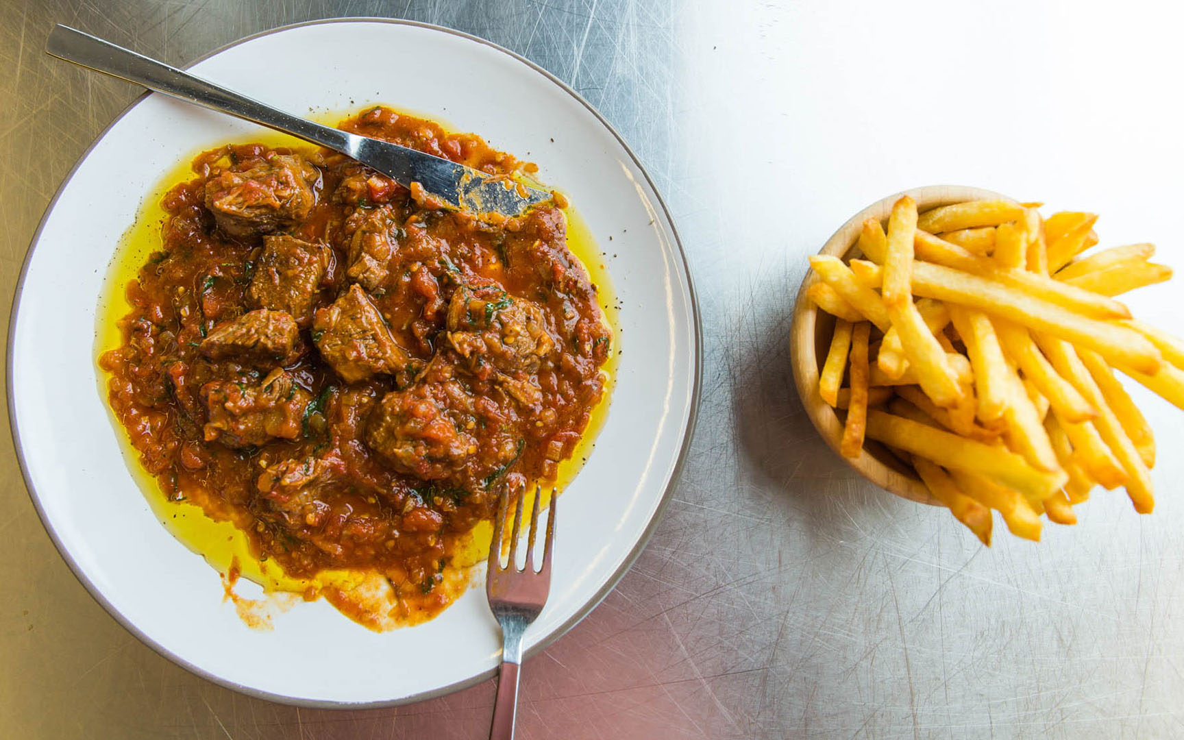 το-σιγομαγειρεμένο-κοκκινιστό-του-χρ-562241470