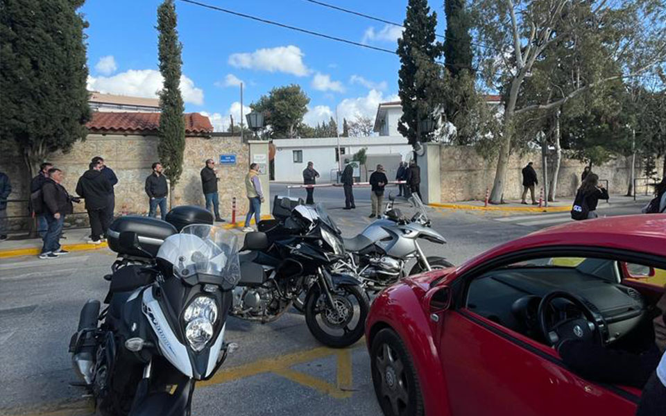 Κολλέγιο Αθηνών: Αναφορές στην ΕΛ.ΑΣ. για εισβολή εξωσχολικών με αιχμηρά αντικείμενα-1