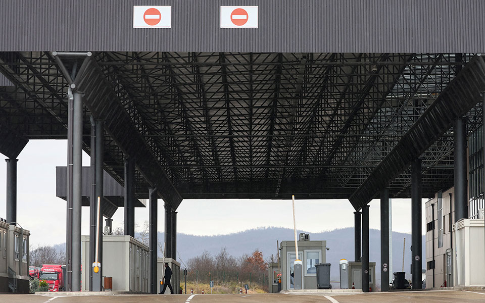 κόσοβο-αστυνομικοί-πυροβόλησαν-αυτο-562242652